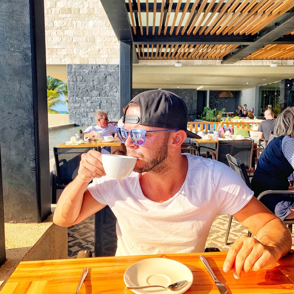 Meet your Posher, Anderson